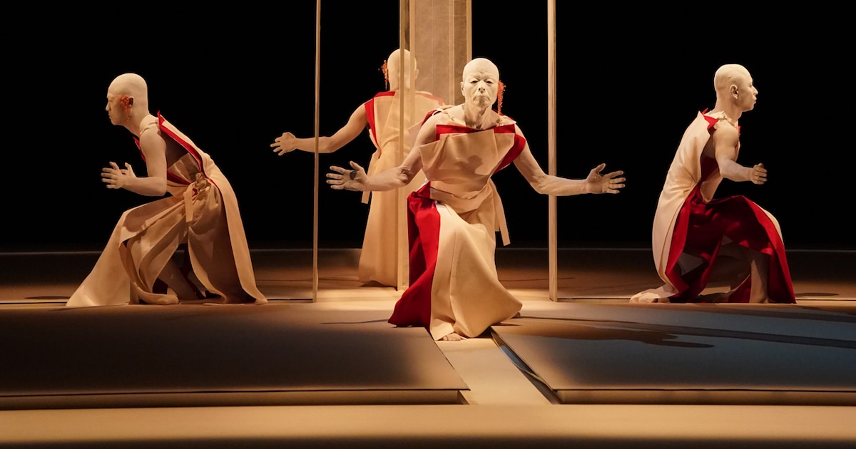 Sankai Juku performing TOTEM